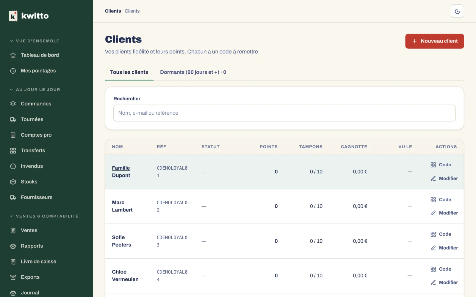 La liste des clients : nom, référence, statut, points, tampons, cagnotte, dernière visite